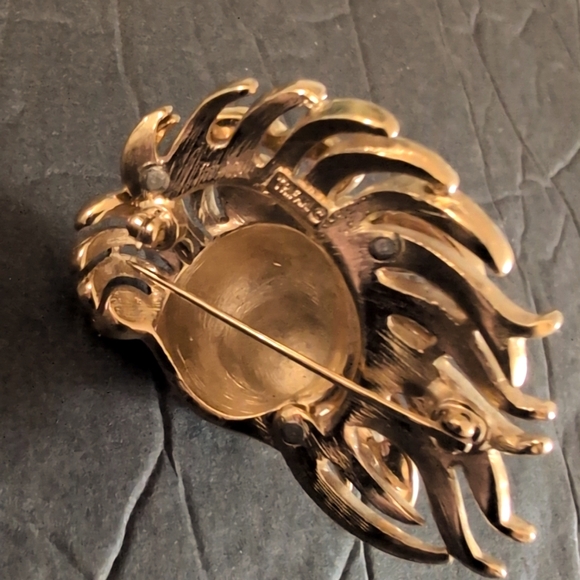 Vintage Crown Trifari Lion Brooch - Picture 4 of 4
